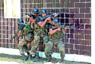 Jigar commandos are making Maratha infantry in Belgaum | बेळगावच्या मराठा इन्फंट्रीत घडताहेत जिगरबाज कमांडो Jigar commandos are making Maratha infantry in Belgaum | बेळगावच्या मराठा इन्फंट्रीत घडताहेत जिगरबाज कमांडो