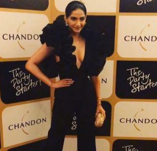 If I put a bold dress, what happened to you ?, Sonam Kapoor stirred the media | मी बोल्ड ड्रेस घातला तर तुमचं काय गेलं?, मीडियावर भडकली सोनम कपूर If I put a bold dress, what happened to you ?, Sonam Kapoor stirred the media | मी बोल्ड ड्रेस घातला तर तुमचं काय गेलं?, मीडियावर भडकली सोनम कपूर