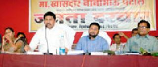 The benefits of the scheme are only true social services | योजनेचा गरिबांना लाभ हीच खरी समाजसेवा The benefits of the scheme are only true social services | योजनेचा गरिबांना लाभ हीच खरी समाजसेवा