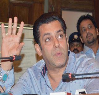 Do not oversmart, Salman Khan's advice to the actor | ओव्हरस्मार्ट नको बनूस, सलमान खानचा या अभिनेत्याला सल्ला Do not oversmart, Salman Khan's advice to the actor | ओव्हरस्मार्ट नको बनूस, सलमान खानचा या अभिनेत्याला सल्ला