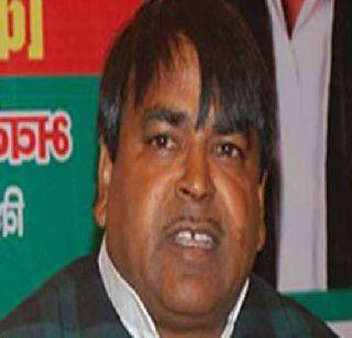 Supreme Court's denial of stay on Gayatri Prajapati's arrest | गायत्री प्रजापतींच्या अटकेस स्थगिती देण्यास सर्वोच्च न्यायालयाचा नकार Supreme Court's denial of stay on Gayatri Prajapati's arrest | गायत्री प्रजापतींच्या अटकेस स्थगिती देण्यास सर्वोच्च न्यायालयाचा नकार