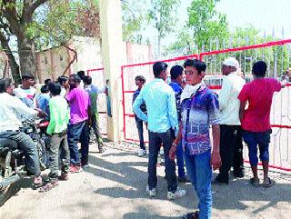 The 'guide' found at the examination center | परीक्षा केंद्रावर आढळले ‘गाइड’ The 'guide' found at the examination center | परीक्षा केंद्रावर आढळले ‘गाइड’