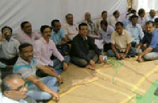 Majeed's engineers-staff unrestrained strike | मजीप्राचे अभियंते-कर्मचारी बेमुदत संपावर Majeed's engineers-staff unrestrained strike | मजीप्राचे अभियंते-कर्मचारी बेमुदत संपावर