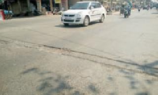 'It' dangerous for the pit to be dangerous | ‘तो’ खड्डा ठरतोय धोकादायक 'It' dangerous for the pit to be dangerous | ‘तो’ खड्डा ठरतोय धोकादायक