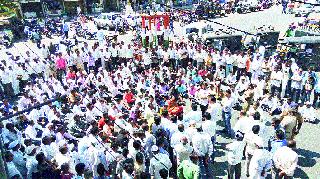 Stop the electricity, onion, the way | वीज, कांदाप्रश्नी रास्ता रोको Stop the electricity, onion, the way | वीज, कांदाप्रश्नी रास्ता रोको