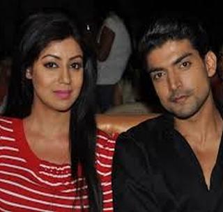 After this, 'O' celebrity couple became spinach | करणपाठोपाठ 'हे' सेलिब्रिटी कपल बनले पालक After this, 'O' celebrity couple became spinach | करणपाठोपाठ 'हे' सेलिब्रिटी कपल बनले पालक