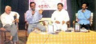 Poetry is going through the realm of society | समाज वास्तवाच्या अवस्थेतूनच कविता उमलत जाते