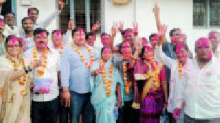 The power of 10 years has come down | १० वर्षांची सत्ता उलटली The power of 10 years has come down | १० वर्षांची सत्ता उलटली