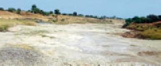 Scarcity in 50 villages in Umarkhed | उमरखेडच्या ५० गावांत टंचाई