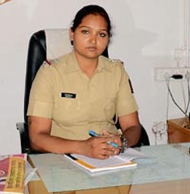 The women police commissioned the duty of the Thane Das | महिला पोलिसांनी बजावले ठाणेदाराचे कर्तव्य