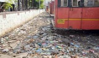 Becoming a central place to face the problem! | मध्यवर्ती आगार बनले समस्यांचे माहेरघर ! Becoming a central place to face the problem! | मध्यवर्ती आगार बनले समस्यांचे माहेरघर !