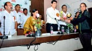 Like the children! | मुलांप्रमाणे मुलीसुद्धा वंशाचा दिवा!