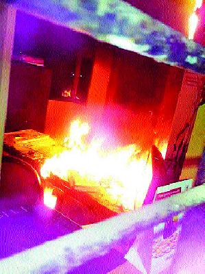 Fire at Igatpuri branch of Maharashtra Bank | महाराष्ट्र बँकेच्या इगतपुरी शाखेला आग