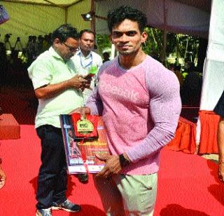 Meet the Chief Minister of 'Bharat Shri' for the job | नोकरीसाठी ‘भारत श्री’ मुख्यमंत्र्यांच्या भेटीला Meet the Chief Minister of 'Bharat Shri' for the job | नोकरीसाठी ‘भारत श्री’ मुख्यमंत्र्यांच्या भेटीला