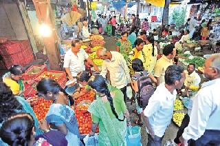 The yard again resonated | मंडई पुन्हा गजबजल्या The yard again resonated | मंडई पुन्हा गजबजल्या