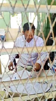 'Pharmacist' becomes clean worker | सफाई कर्मचारी झाला ‘फार्मासिस्ट’