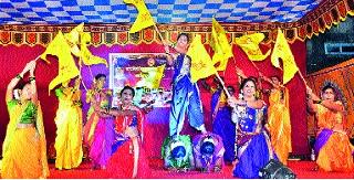 Messages of 'Beti Bachao' with women's dancing | महिलांच्या नृत्याबरोबरच ‘बेटी बचाओ’चा संदेश