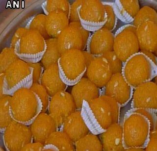 Election Result Live - Dessert and flower markets are ready for the show | Election Result Live - मिठाई आणि फुलांच्या बाजारपेठाही जल्लोषासाठी सज्ज Election Result Live - Dessert and flower markets are ready for the show | Election Result Live - मिठाई आणि फुलांच्या बाजारपेठाही जल्लोषासाठी सज्ज