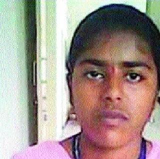 Her eyes are glowing with the hope of survival | जगण्याच्या उमेदीने तिचे डोळे लुकलुकताहेत Her eyes are glowing with the hope of survival | जगण्याच्या उमेदीने तिचे डोळे लुकलुकताहेत