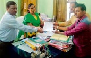 Give funds to the school digital | शाळा डिजिटल करण्यासाठी निधी द्या Give funds to the school digital | शाळा डिजिटल करण्यासाठी निधी द्या