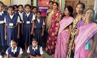 'Napkin Machine' at Anganwadi Center to prevent infertility | न्यूनगंड टाळण्यासाठी अंगणवाडी केंद्रात ‘नॅपकिन मशिन’ 'Napkin Machine' at Anganwadi Center to prevent infertility | न्यूनगंड टाळण्यासाठी अंगणवाडी केंद्रात ‘नॅपकिन मशिन’