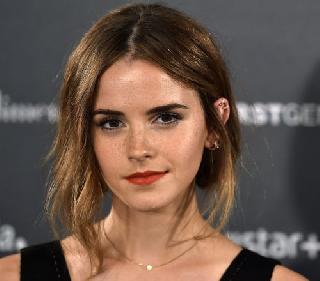 Emma Watson gave Holi wishes, special video sent | एमा वॉटसनने दिल्या होळीच्या शुभेच्छा,पाठवला खास व्हिडीओ