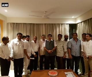 Manohar Parrikar's homecoming! BJP government in Goa? | मनोहर पर्रिकरांची घरवापसी! गोव्यात भाजपाचे सरकार? Manohar Parrikar's homecoming! BJP government in Goa? | मनोहर पर्रिकरांची घरवापसी! गोव्यात भाजपाचे सरकार?