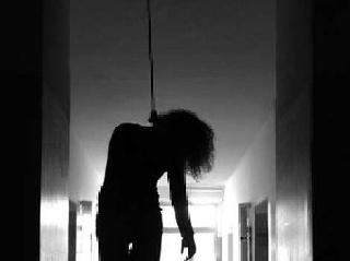 Wife murdered by husband on the suspicion of cleric | चारीत्र्याच्या संशयावरून पतीनेच गळा आवळून केला पत्नीचा खून Wife murdered by husband on the suspicion of cleric | चारीत्र्याच्या संशयावरून पतीनेच गळा आवळून केला पत्नीचा खून