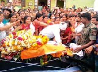 Only booze, shouting and silent calmness | केवळ हुंदके, आक्रोश आणि निरव शांतता Only booze, shouting and silent calmness | केवळ हुंदके, आक्रोश आणि निरव शांतता