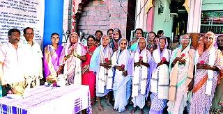 Women should be able to meet the challenges | आव्हाने पेलण्यासाठी महिलांनी सक्षम बनावे Women should be able to meet the challenges | आव्हाने पेलण्यासाठी महिलांनी सक्षम बनावे