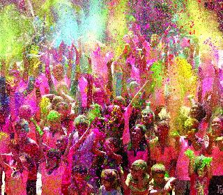 The festival was celebrated on the occasion of dry festival | रंगोत्सवात यंदाही साजरी झाली कोरडी धुळवड