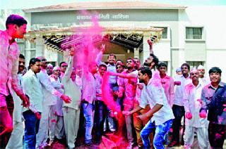 Nashik Panchayat Samiti: Chambal, elected unopposed; Vice President Bendola | नाशिक पंचायत समिती : बिनविरोध झाली निवडसभापतिपदी चुंबळे; उपसभापति बेंडकोळी Nashik Panchayat Samiti: Chambal, elected unopposed; Vice President Bendola | नाशिक पंचायत समिती : बिनविरोध झाली निवडसभापतिपदी चुंबळे; उपसभापति बेंडकोळी