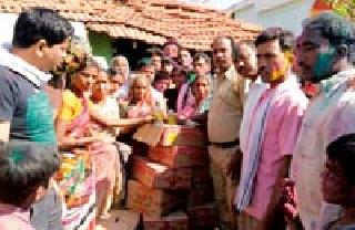 Women's assimilation for couples | झरप येथे दारुबंदीसाठी एकवटली महिलाशक्ती Women's assimilation for couples | झरप येथे दारुबंदीसाठी एकवटली महिलाशक्ती