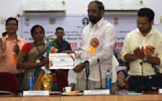 Excellent women's pride | उत्कृष्ट कार्य करणाऱ्या महिलांचा गौरव