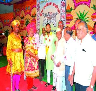 Silly gathering in Akola | अकोल्यात रंगले मूर्ख संमेलन Silly gathering in Akola | अकोल्यात रंगले मूर्ख संमेलन