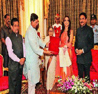 Award to the Governor of the Juvenile Justice | जुहीला राज्यपालांच्या हस्ते पुरस्कार