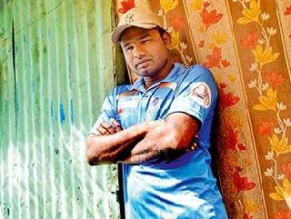 A all-rounder who has fought the battle for the love of cricket | क्रिकेटवरच्या प्रेमापोटी जगण्याची लढाई लढणारा एक अष्टपैलू खेळाडू A all-rounder who has fought the battle for the love of cricket | क्रिकेटवरच्या प्रेमापोटी जगण्याची लढाई लढणारा एक अष्टपैलू खेळाडू