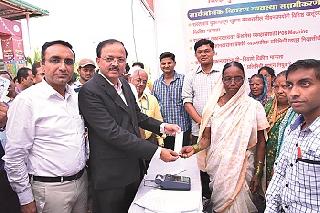 Be cashless for corruption removal | भ्रष्टाचारमुक्तीसाठी कॅशलेस व्हा Be cashless for corruption removal | भ्रष्टाचारमुक्तीसाठी कॅशलेस व्हा