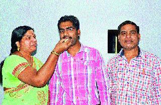 Nashik Jewelery was the first to come in MPSc | एमपीएससीत प्रथम आलेला अहिरे ठरला नाशिकभूषण