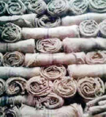 Rottenness came, but there was no place | बारदाना आला, पण जागाच नाही