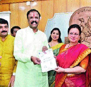 Prefer to build flyovers | उड्डाणपुलांच्या बांधणीला प्राधान्य Prefer to build flyovers | उड्डाणपुलांच्या बांधणीला प्राधान्य