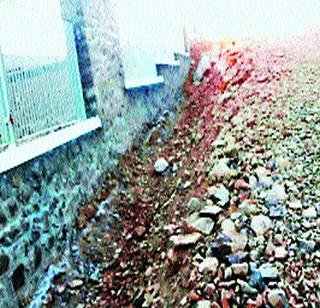 Notice of illegal mooring excavation of multinational company | बहुराष्ट्रीय कंपनीच्या बेकायदा मुरूम उत्खननप्रकरणी नोटीस Notice of illegal mooring excavation of multinational company | बहुराष्ट्रीय कंपनीच्या बेकायदा मुरूम उत्खननप्रकरणी नोटीस