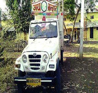 The death of the farmer due to coming under the vehicle | वाहनाखाली आल्याने शेतक-याचा मृत्यू