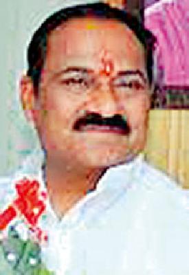 The chest of the safe is to Tushar Bharti | तिजोरीच्या चाव्या तुषार भारतीयांकडे