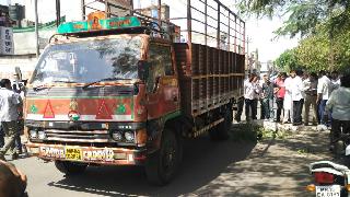 CIDCO woman dies on the spot | आयशरच्या धडकेत सिडकोतील महिलेचा जागीच मृत्यू