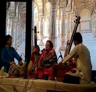 VIDEO: Jalgaon spellbound by Begum Parveen Sultan's song | VIDEO : बेगम परवीन सुलताना यांच्या गायनाने जळगावकर मंत्रमुग्ध