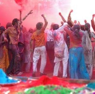 Shocking, forcing a woman to kiss her in Mumbai | धक्कादायक, मुंबईत भररस्त्यात चुंबनासाठी महिलेवर जबरदस्ती