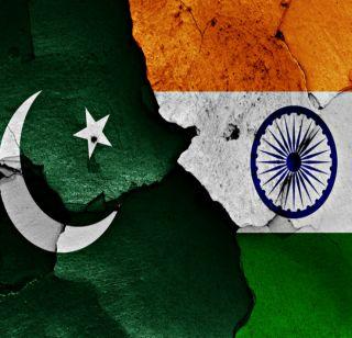 Yogi Adityanath's selection of the UP CM's post was a sensation in Pakistan | योगी आदित्यनाथांची यूपीच्या सीएमपदी निवड केल्यानं पाकमध्ये खळबळ Yogi Adityanath's selection of the UP CM's post was a sensation in Pakistan | योगी आदित्यनाथांची यूपीच्या सीएमपदी निवड केल्यानं पाकमध्ये खळबळ