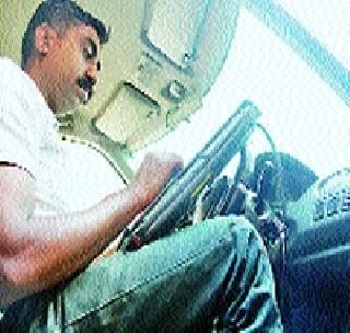 Dinesh became the magician of the world of 'Car Key' | दिनेश बनला ‘कार की’च्या दुनियेचा जादूगार Dinesh became the magician of the world of 'Car Key' | दिनेश बनला ‘कार की’च्या दुनियेचा जादूगार