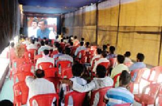 To listen to budget .. | अर्थसंकल्प ऐकण्यासाठी..